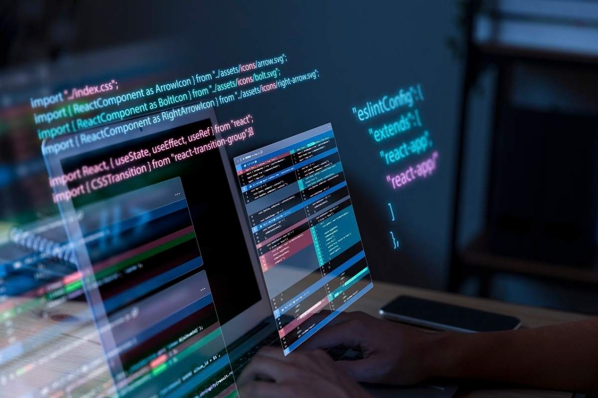 Lập trình web là gì? Làm gì và lương bao nhiêu?