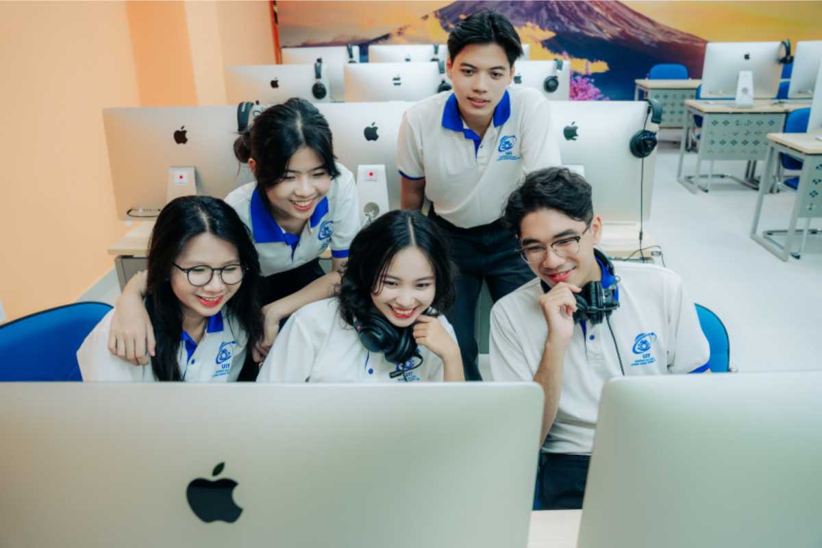 Điều kiện xét tuyển liên thông Đại học Công nghệ Thông tin