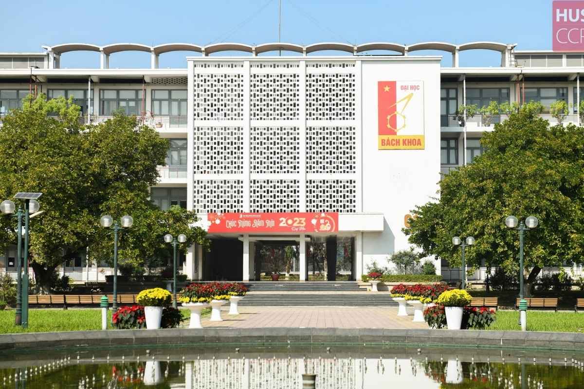 Ngành Công nghệ thông tin Bách khoa: điểm chuẩn và học phí